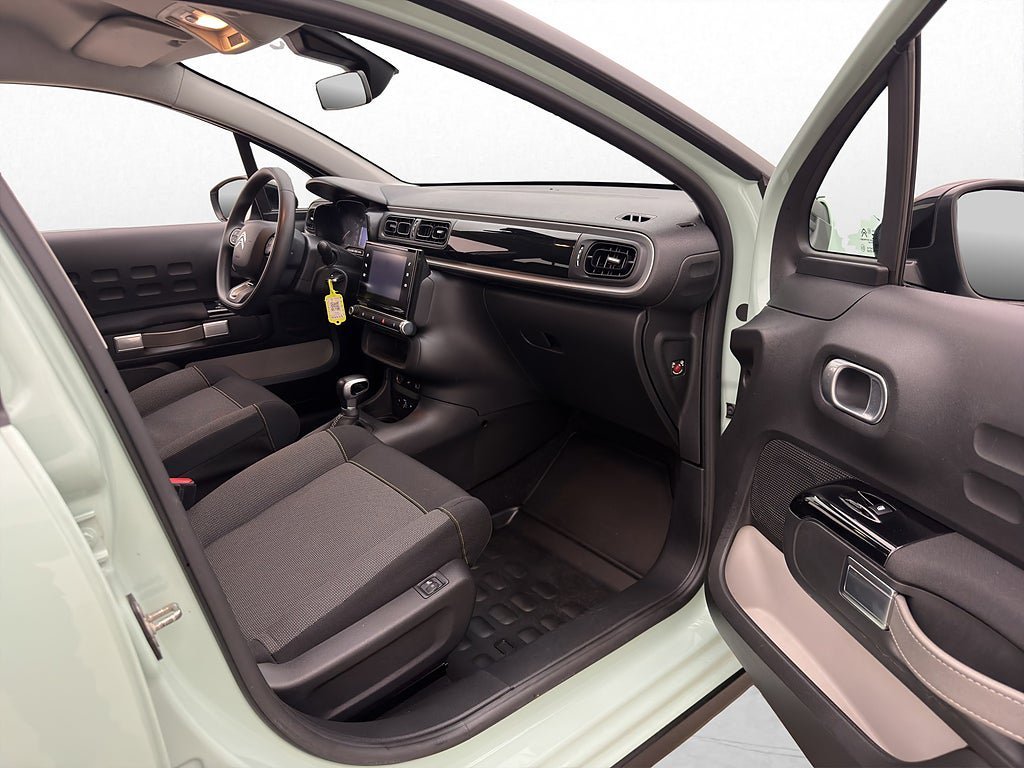 Vehicle Image 12