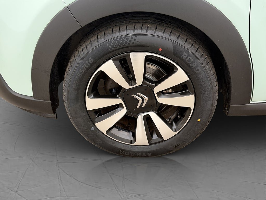 Vehicle Image 25