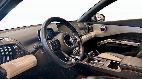 Vehicle Image 8