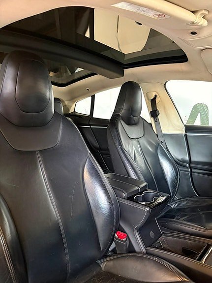 Vehicle Image 12
