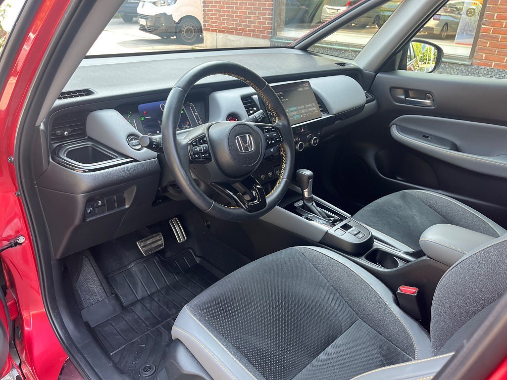 Vehicle Image 10