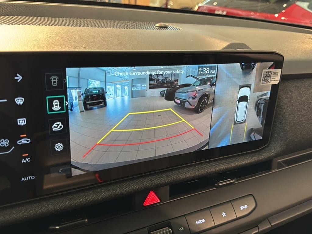 Vehicle Image 16