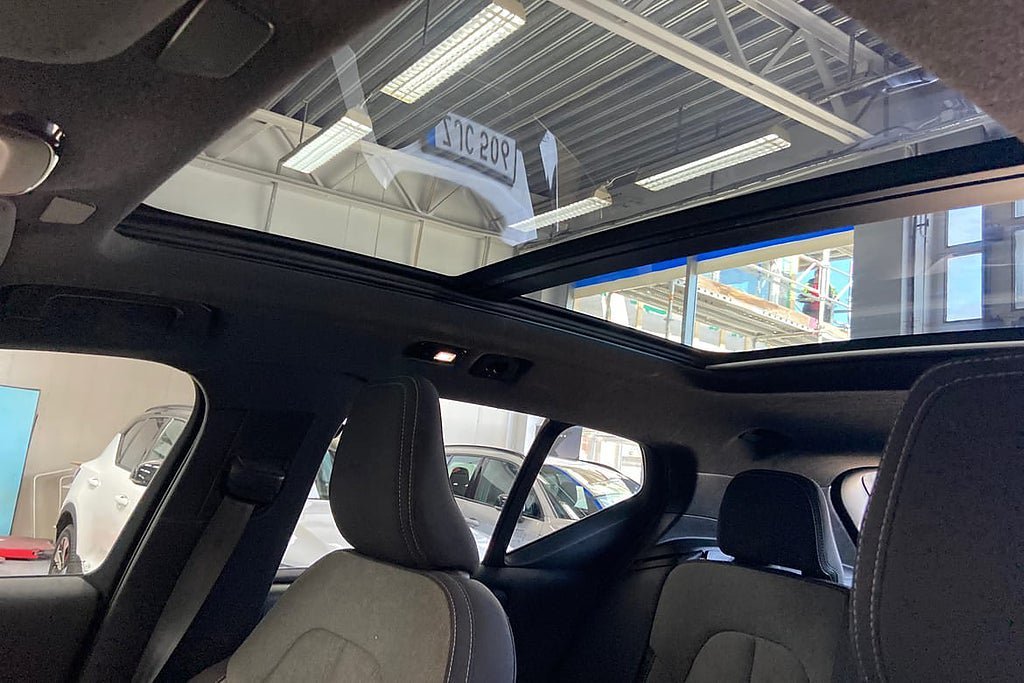 Vehicle Image 21