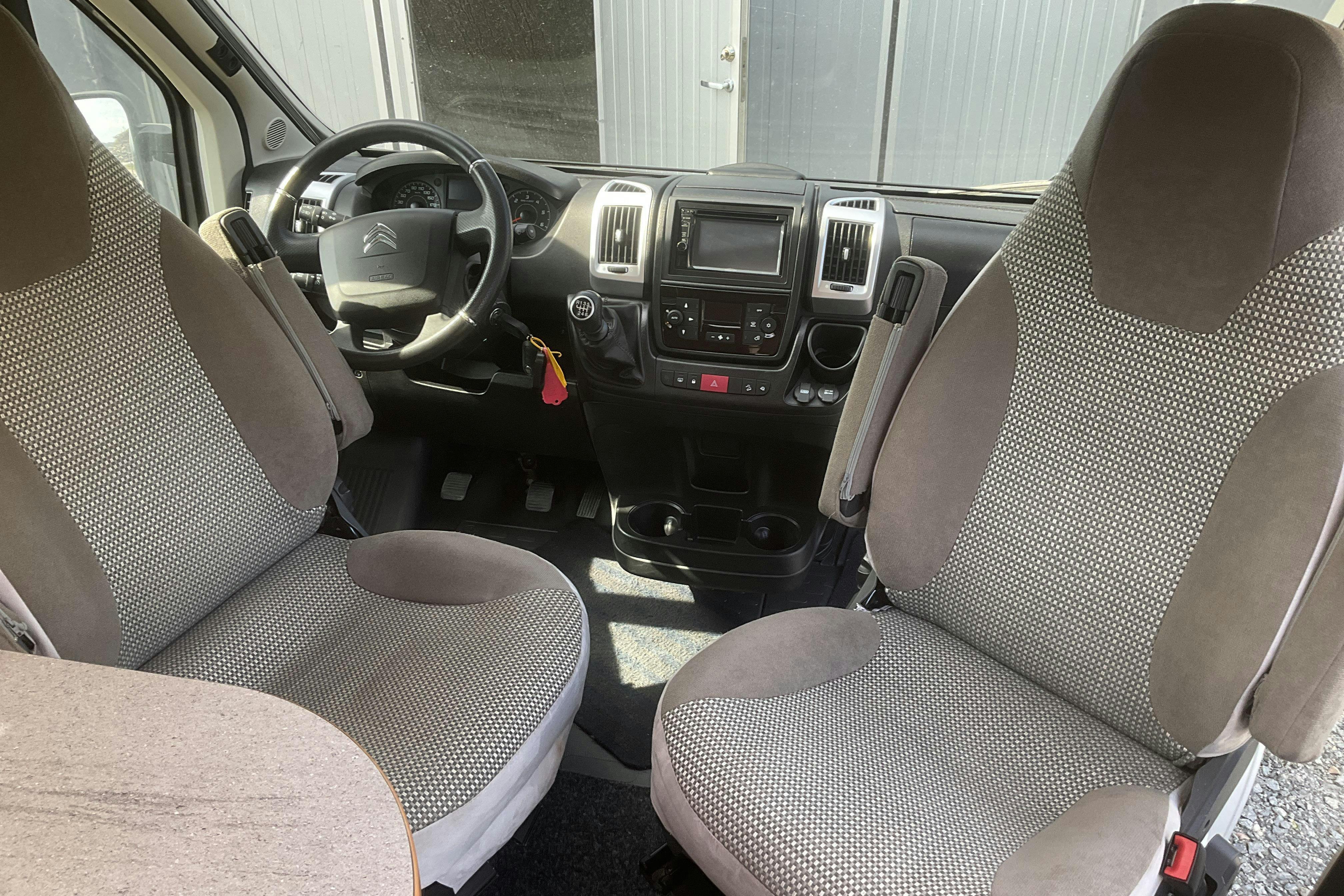Vehicle Image 13
