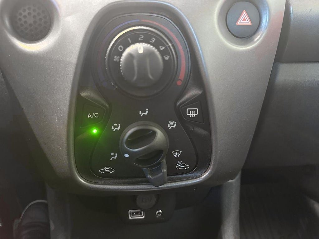 Vehicle Image 17