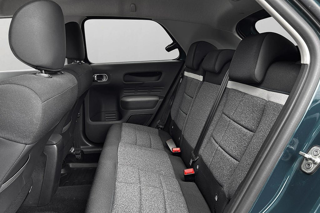 Vehicle Image 12