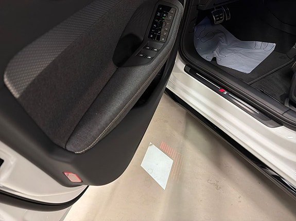 Vehicle Image 26