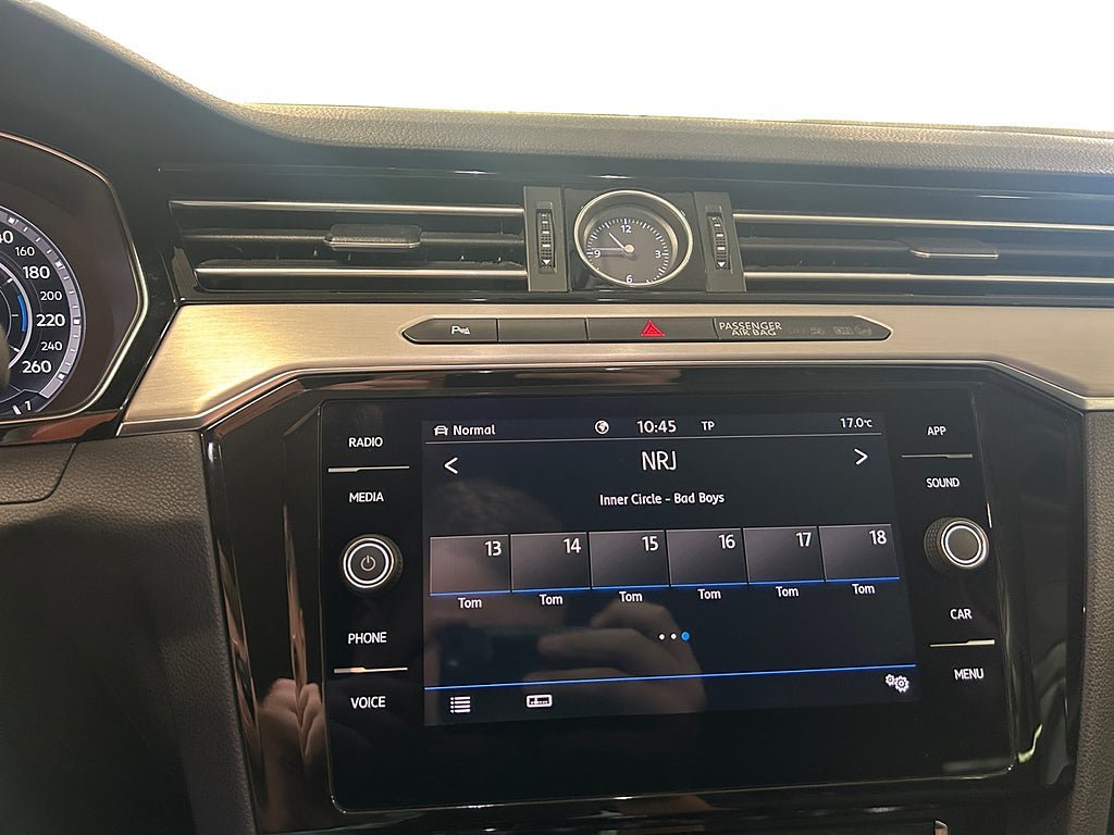 Vehicle Image 17