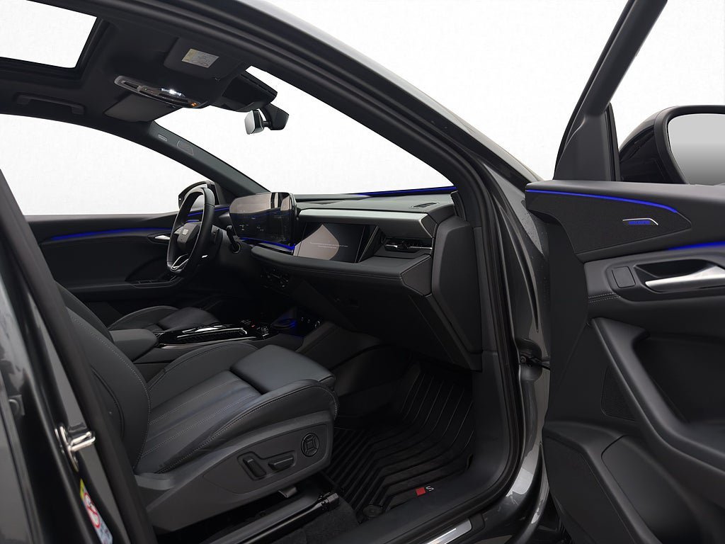 Vehicle Image 25