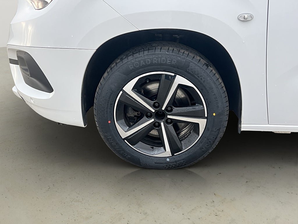 Vehicle Image 24