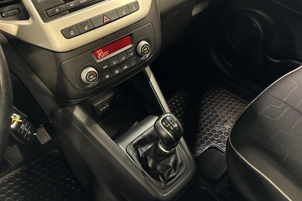 Vehicle Image 21