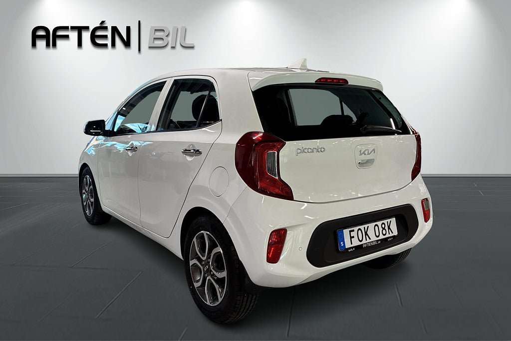 Vehicle Image 8