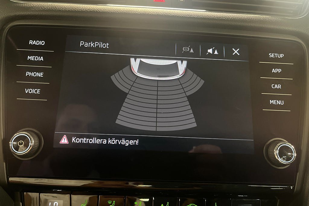 Vehicle Image 25