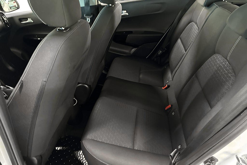 Vehicle Image 16