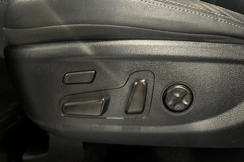 Vehicle Image 23