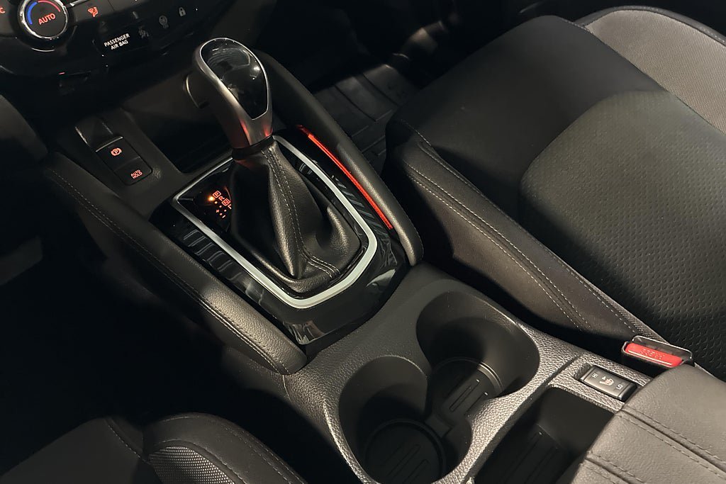 Vehicle Image 25