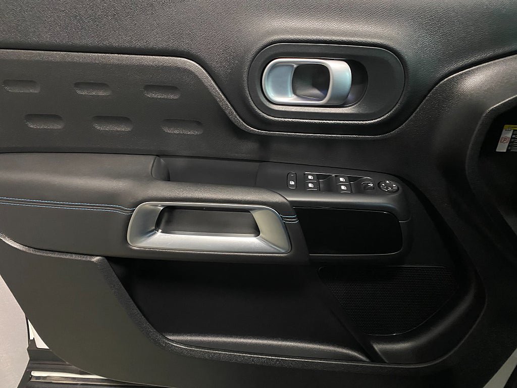 Vehicle Image 23
