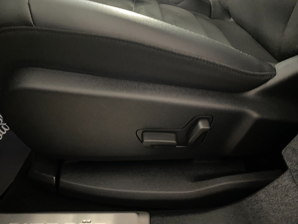 Vehicle Image 24