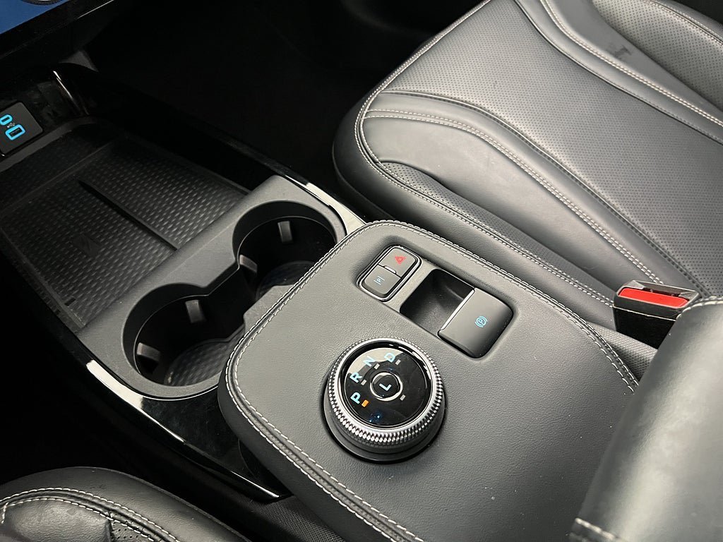 Vehicle Image 25