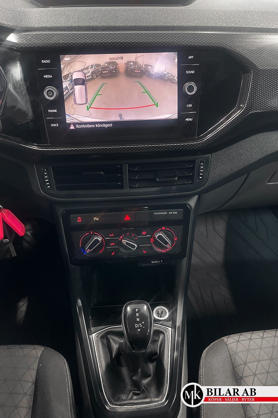 Vehicle Image 12
