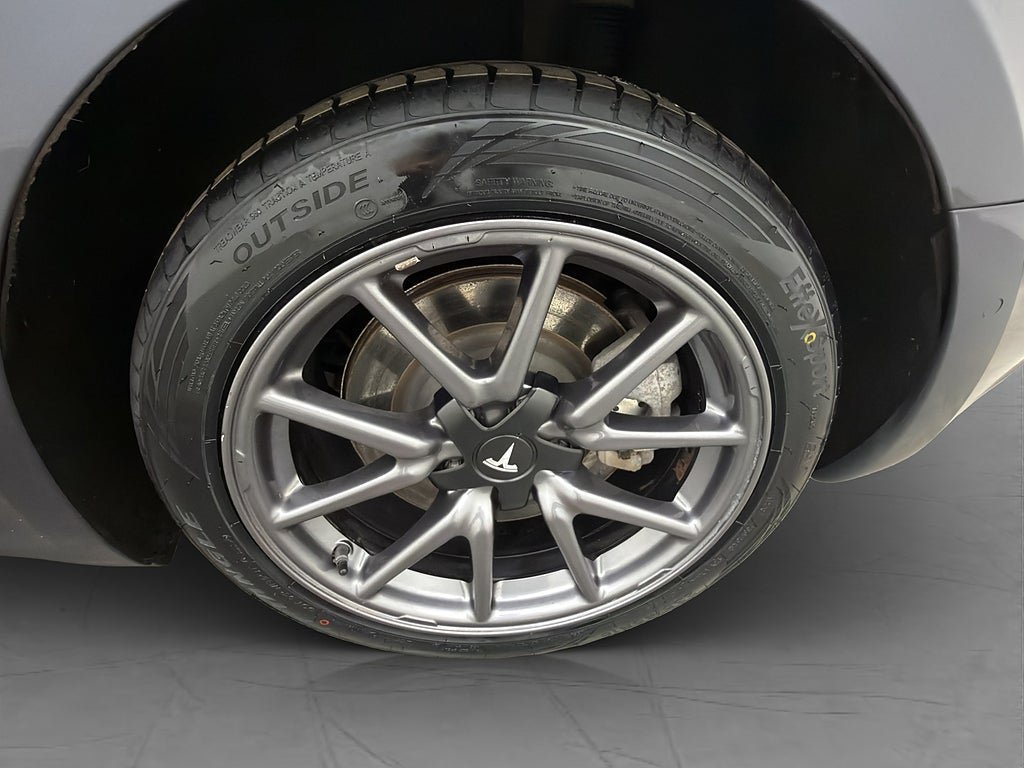 Vehicle Image 32