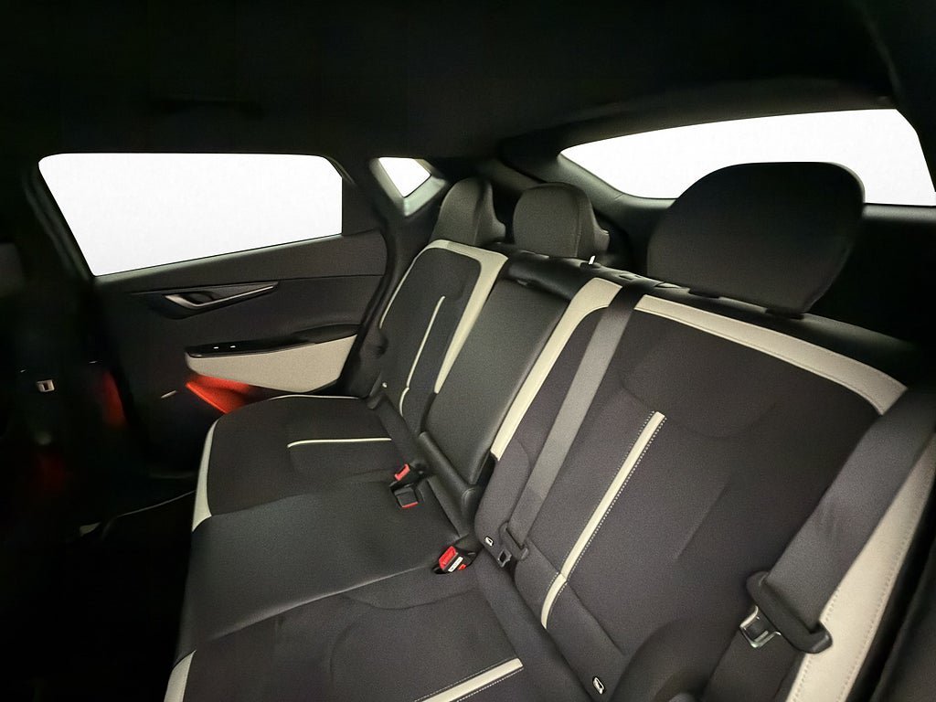 Vehicle Image 33