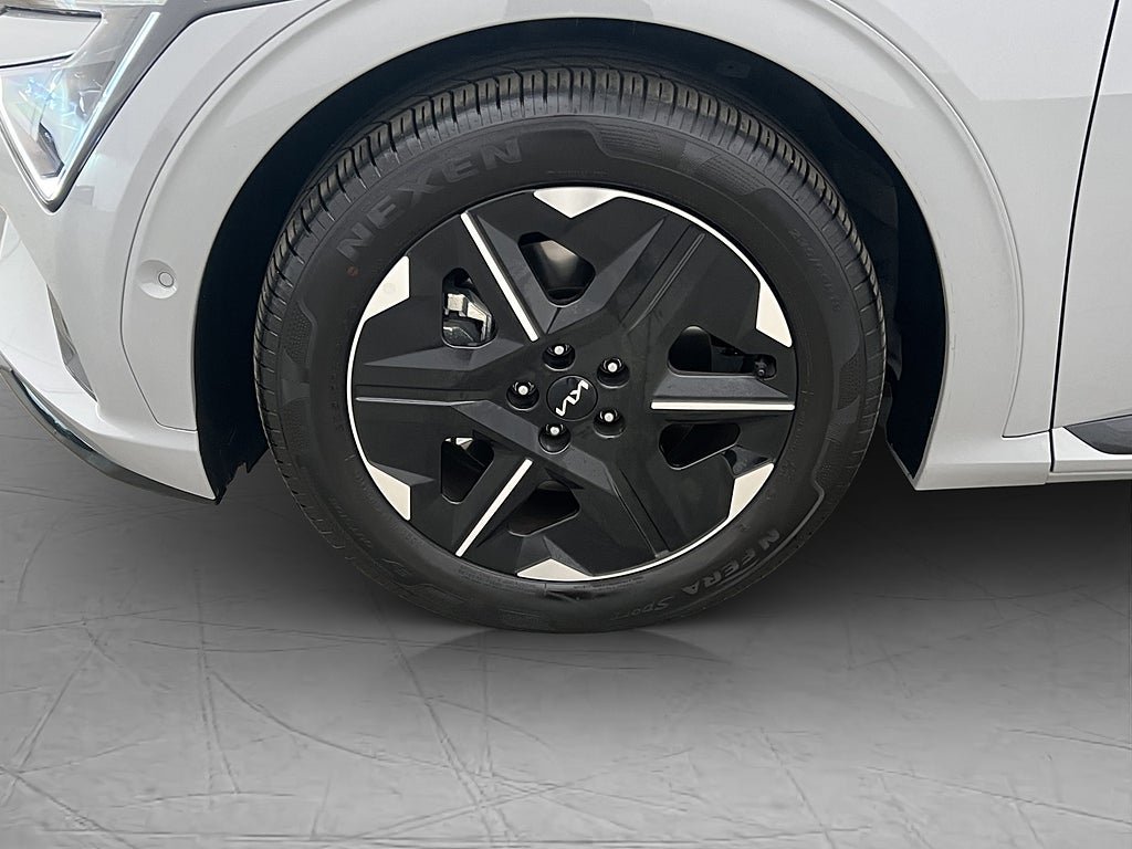 Vehicle Image 36