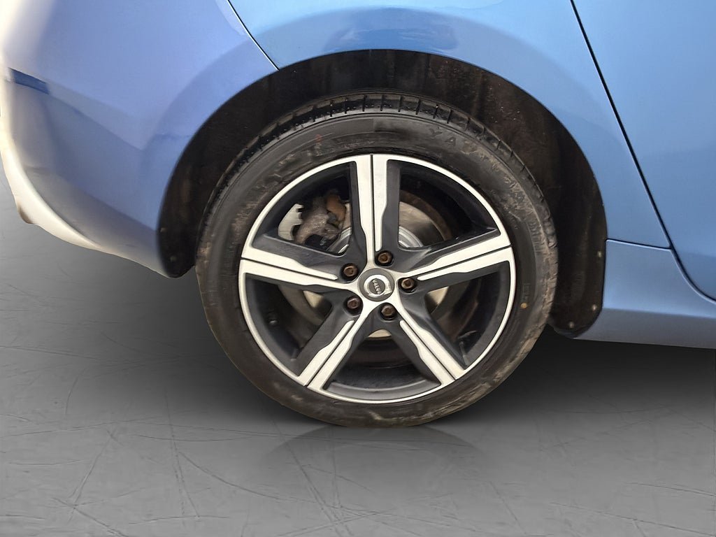 Vehicle Image 32