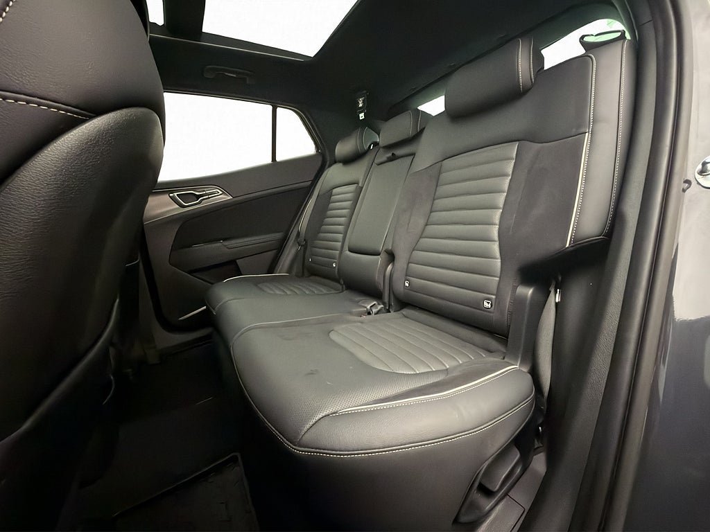 Vehicle Image 33