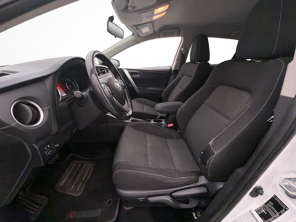 Vehicle Image 10