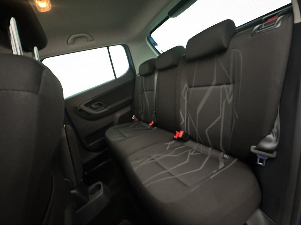Vehicle Image 21