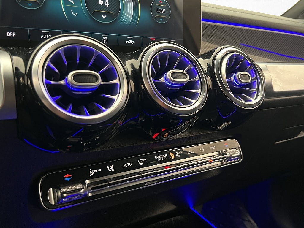 Vehicle Image 29