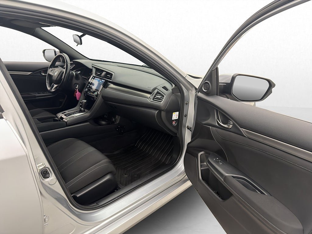 Vehicle Image 25
