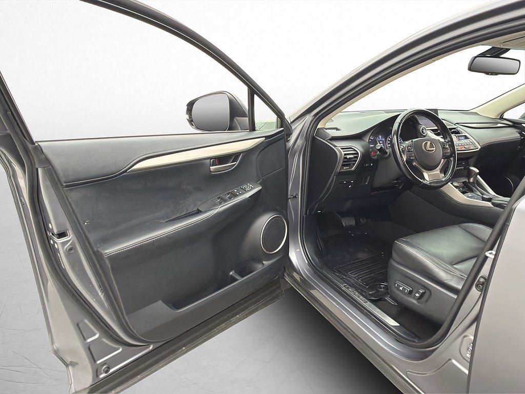 Vehicle Image 11