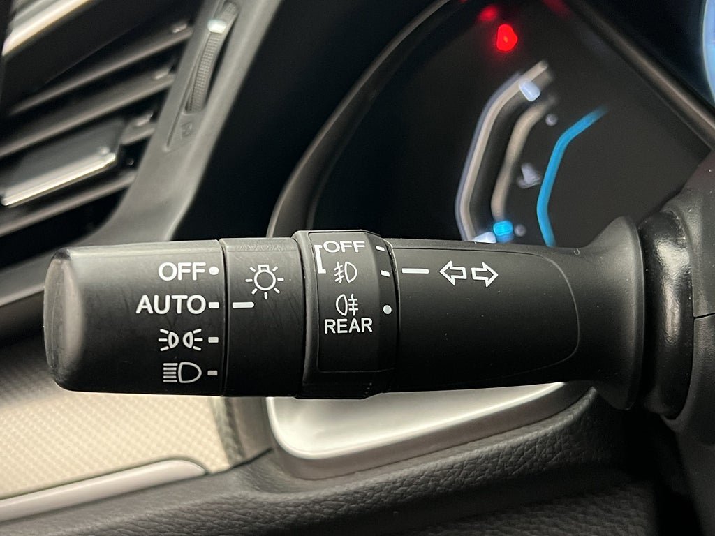 Vehicle Image 16
