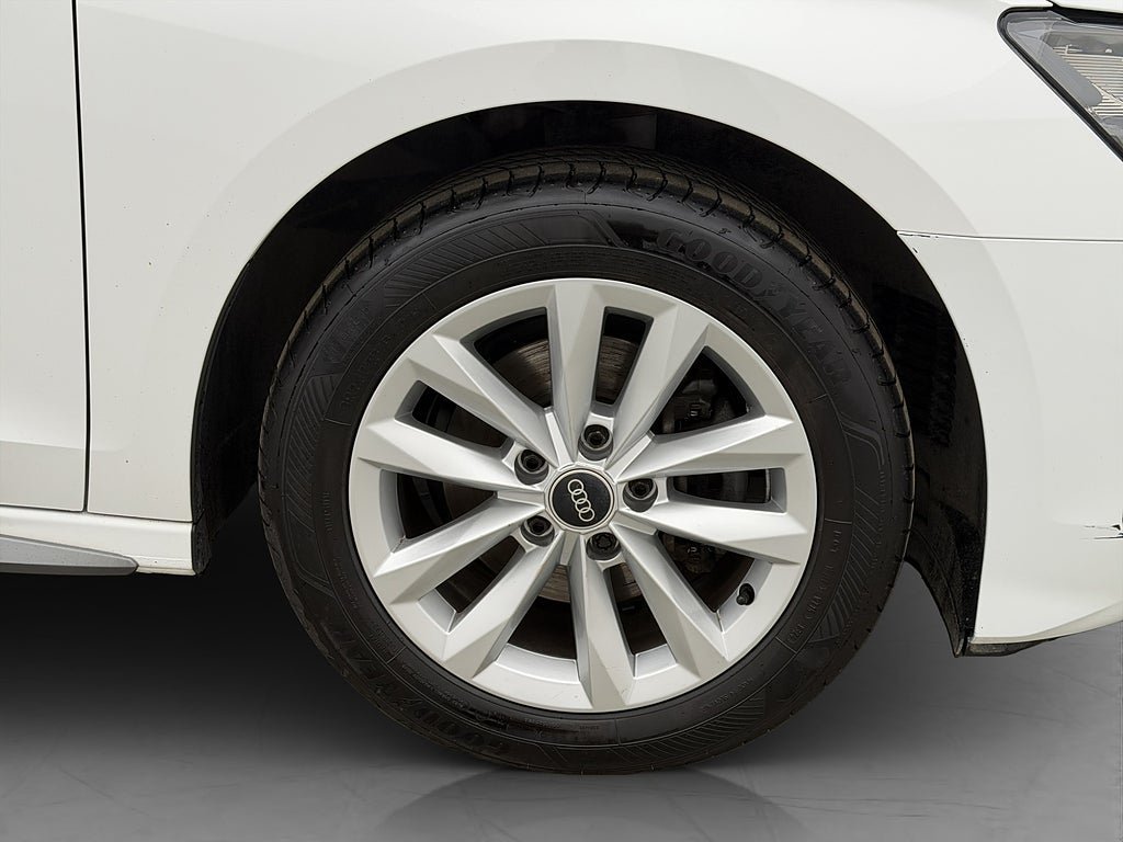 Vehicle Image 30