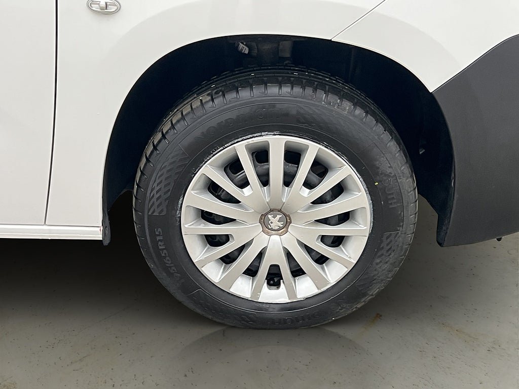 Vehicle Image 28