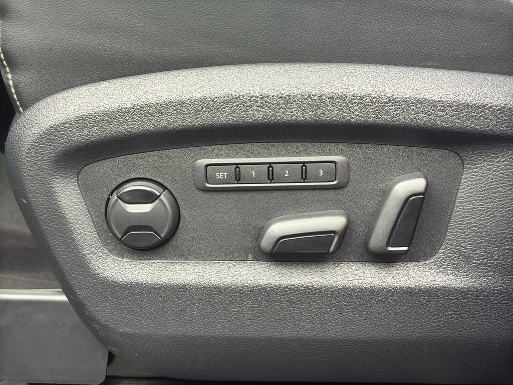 Vehicle Image 24
