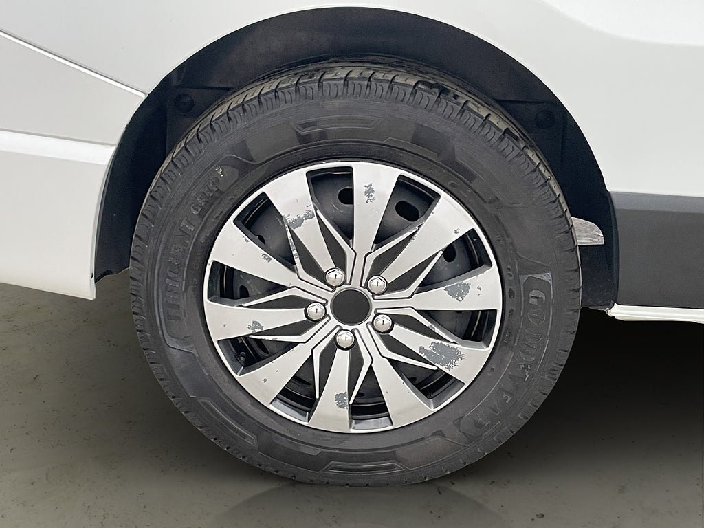 Vehicle Image 32