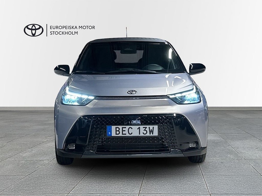 Vehicle Image 5