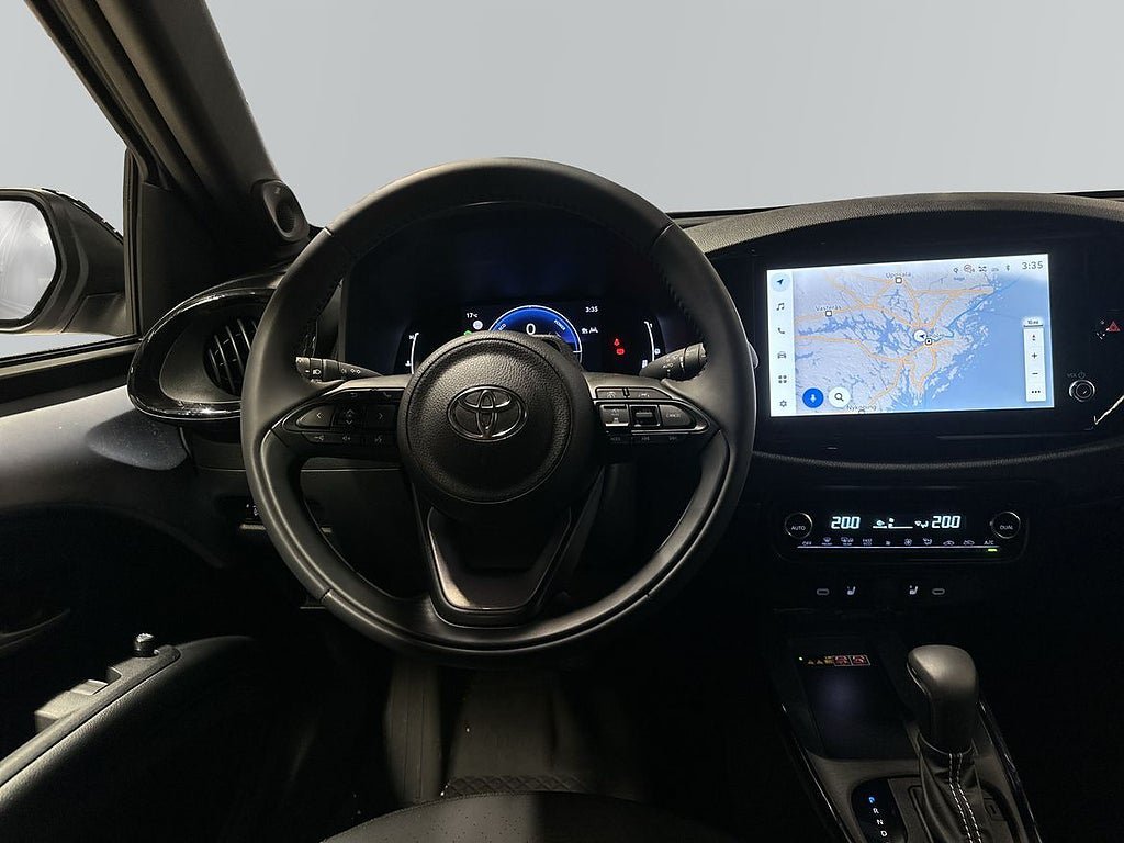 Vehicle Image 9
