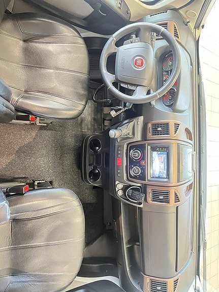 Vehicle Image 32