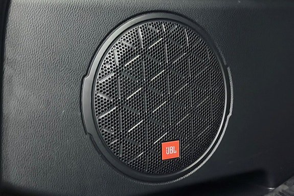 Vehicle Image 32