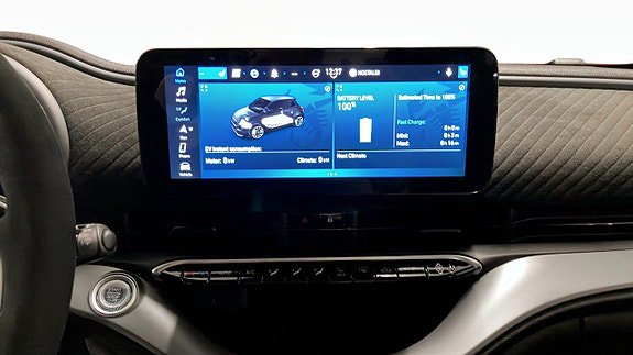 Vehicle Image 11