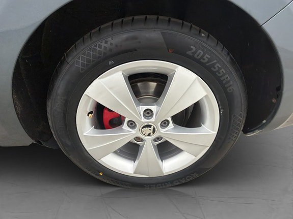 Vehicle Image 32