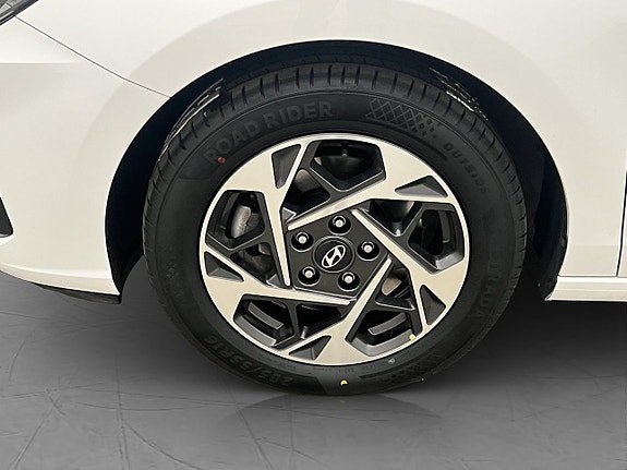 Vehicle Image 23