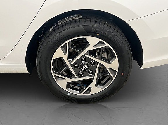 Vehicle Image 24