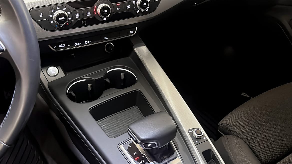 Vehicle Image 13