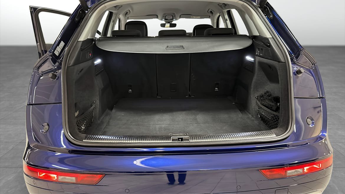 Vehicle Image 12