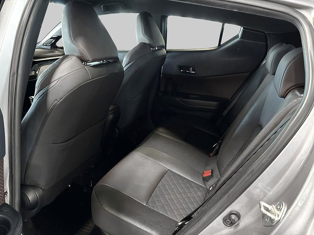 Vehicle Image 11